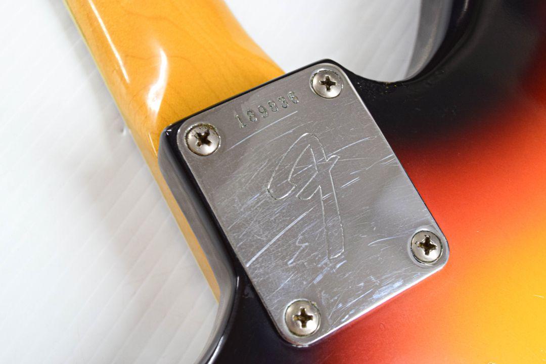 Fender Jaguar with Rosewood Fretboard 1966 - Sunburst - Image 10