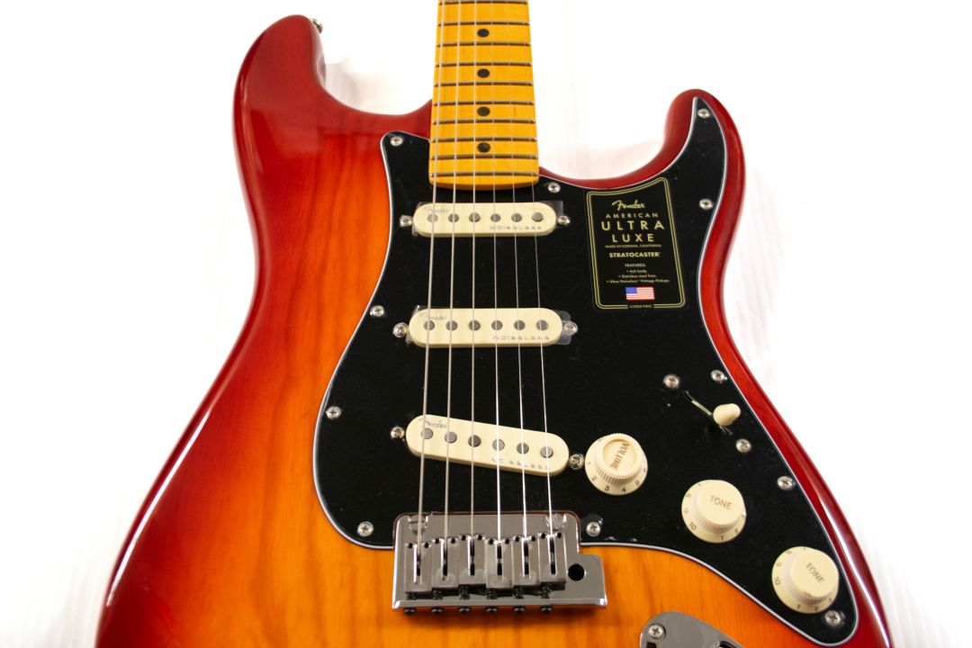 Fender American Ultra Luxe Stratocaster 2021 - Present - Plasma Red Burst - Image 3