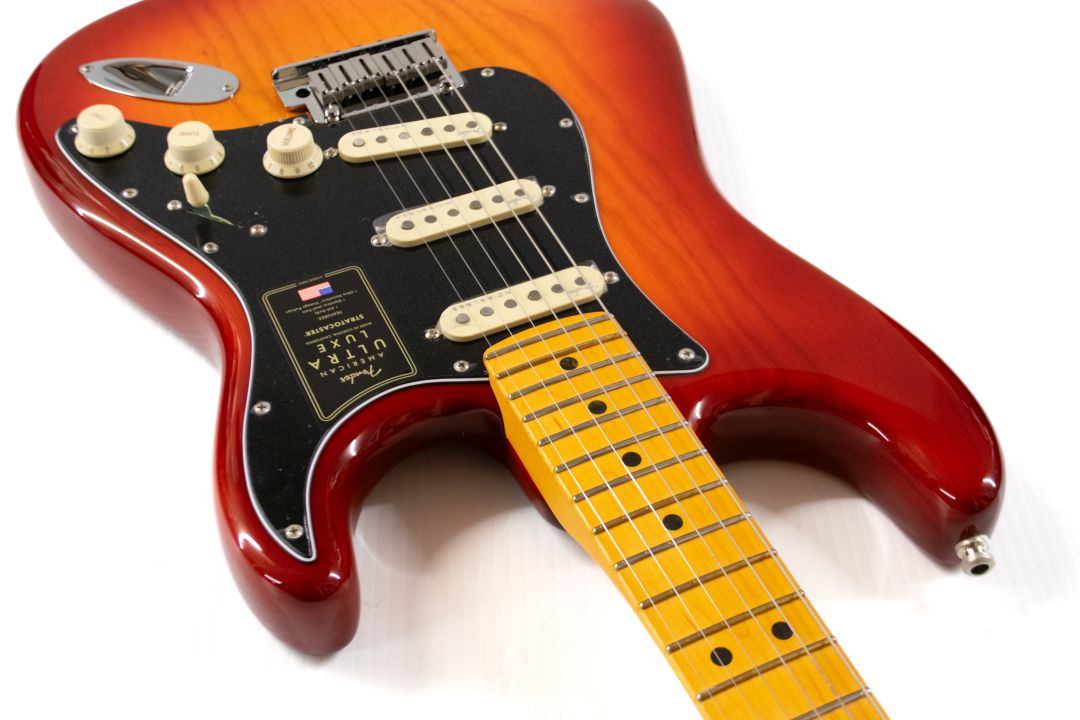 Fender American Ultra Luxe Stratocaster 2021 - Present - Plasma Red Burst - Image 4